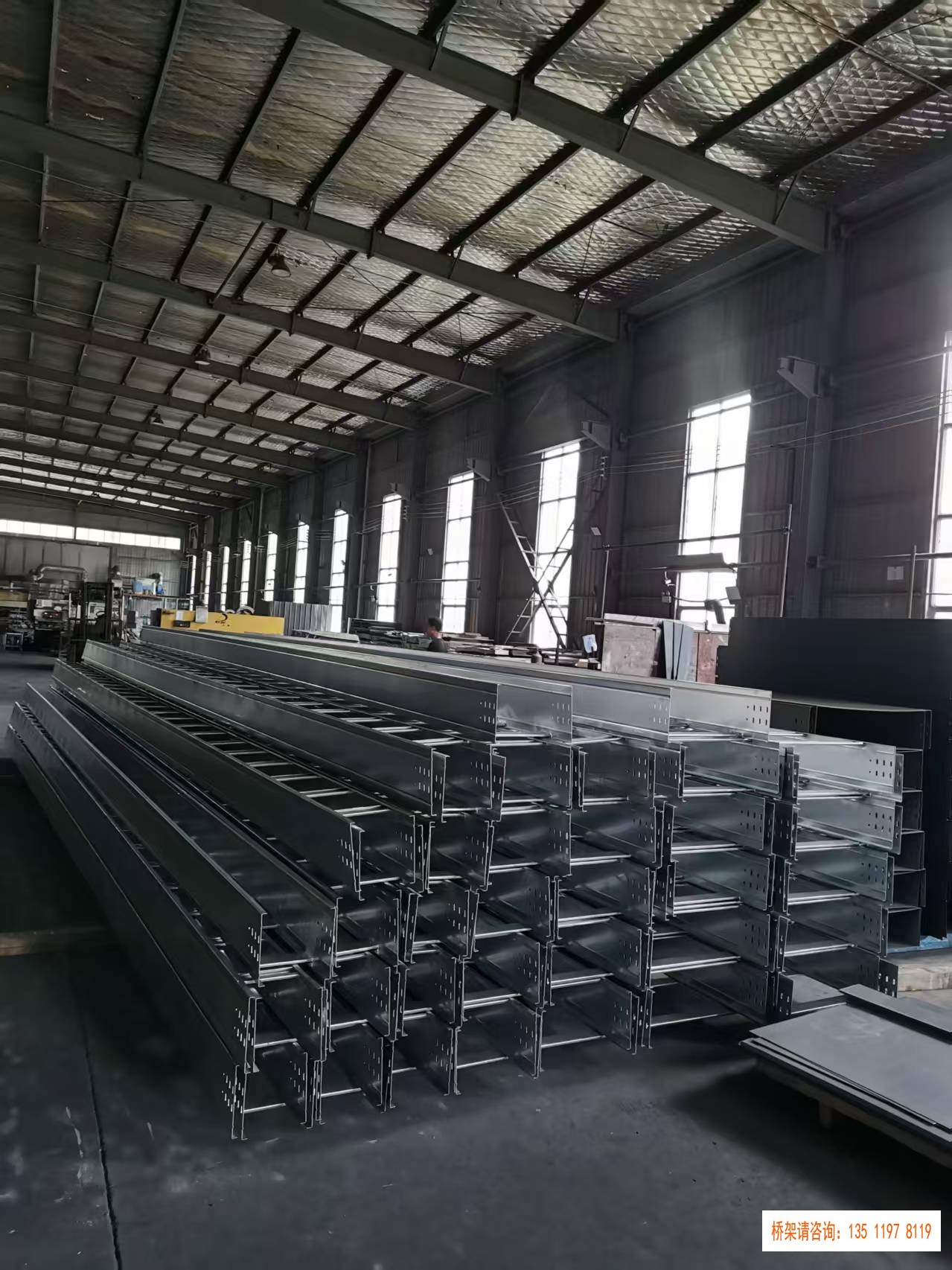 8米大跨距镀锌梯式桥架